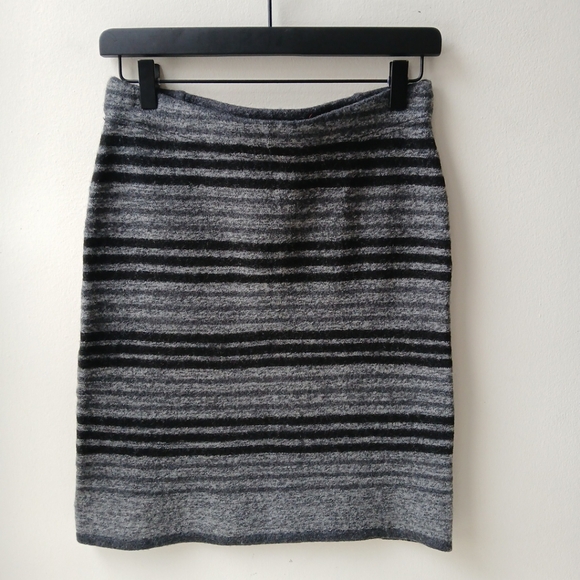 Toad&Co Dresses & Skirts - Toad & Co 100% Merino Wool Skirt Black Gray Stripe Women's Small